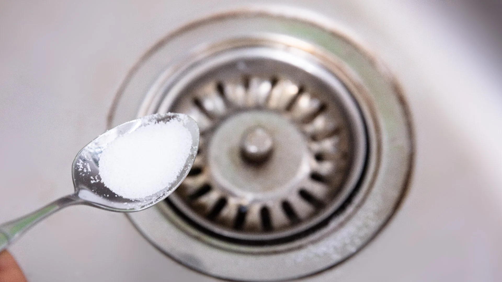 Do Baking Soda & Vinegar Really Unclog a Drain?